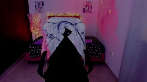 Laura Rose online show from October 6, 2025, 11:18 am