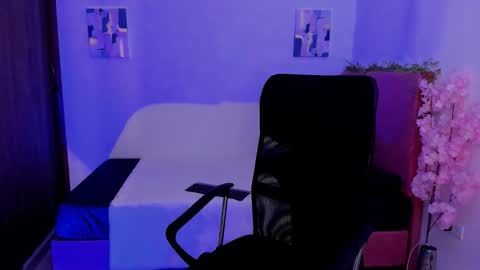 Laura Rose online show from November 3, 2025, 5:25 pm