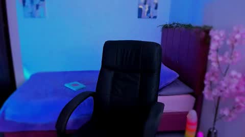 Laura Rose online show from December 4, 2025, 1:26 am