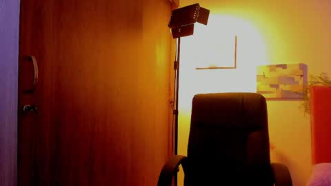 Laura Rose online show from April 7, 2026, 12:33 am