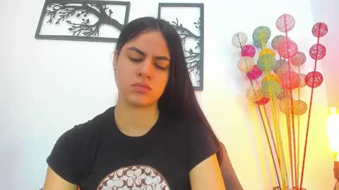 LAURA SOE online show from January 21, 2025, 1:32 pm