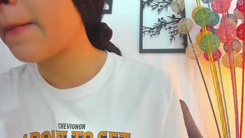 LAURA SOE online show from February 12, 2025, 3:16 pm