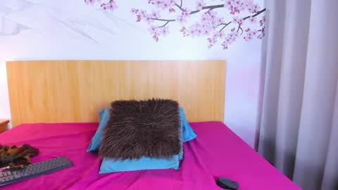 Laura online show from October 8, 2025, 3:04 am