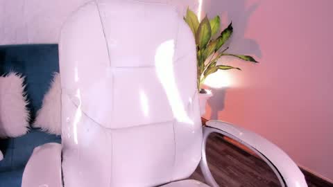 LauraCarther  online show from April 21, 2026, 2:51 am