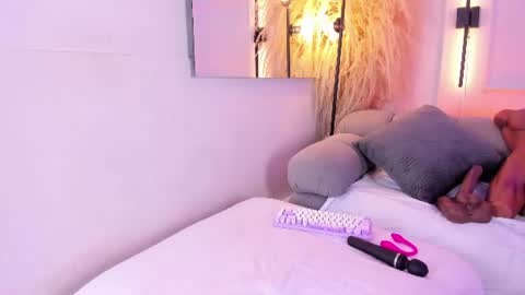 LauraCarther  online show from August 3, 2026, 5:49 pm