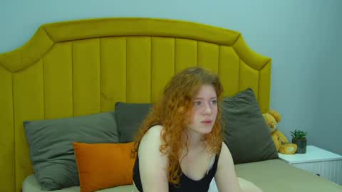 Snapshot of lauradennis chatting on April 17, 2026, 5:10 am Laura online show from April 17, 2026, 5:10 am