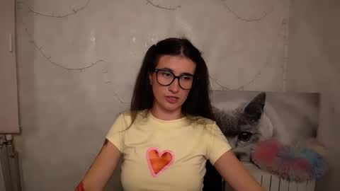 Snapshot of lauradre_ chatting on May 29, 2026, 8:12 am Laura online show from May 29, 2026, 8:12 am