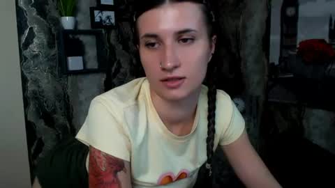 Snapshot of lauradre_ chatting on June 26, 2026, 5:56 am Laura online show from June 26, 2026, 5:56 am