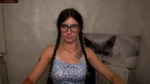 Snapshot of lauradre_ chatting on July 13, 2026, 7:33 am Laura online show from July 13, 2026, 7:33 am