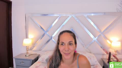 Snapshot of laurafarrely chatting on December 2, 2024, 3:25 pm Laura online show from December 2, 2024, 3:25 pm