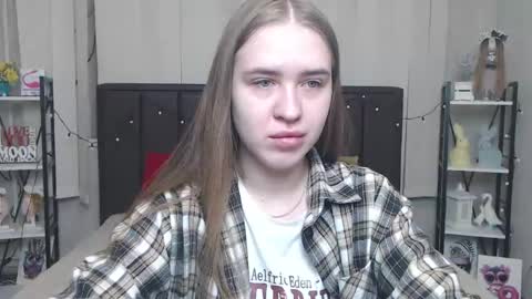 LauraHlot online show from September 11, 2025, 6:24 am