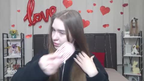 LauraHlot online show from February 12, 2026, 9:10 pm