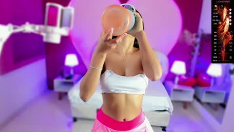 Laura MartinGMT-5 2200-0600 online show from January 8, 2025, 12:28 am