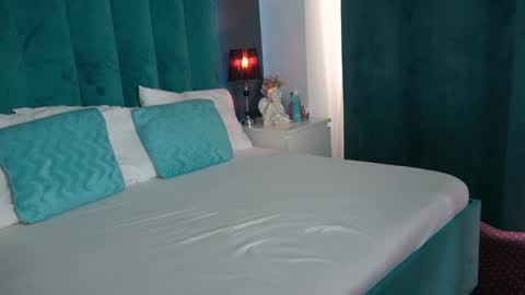 LauraMirage online show from February 26, 2025, 6:26 am