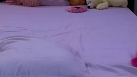 LauraMirage online show from October 7, 2025, 7:49 am