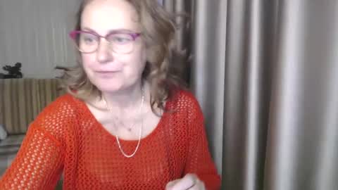 Lauraoven1 online show from December 19, 2024, 6:56 am