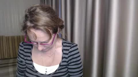 Lauraoven1 online show from December 23, 2024, 11:25 am