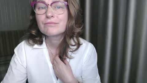 Lauraoven1 online show from January 5, 2025, 7:39 pm