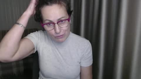 Lauraoven1 online show from January 13, 2025, 7:10 pm