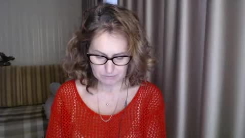 Lauraoven1 online show from February 4, 2025, 1:59 pm