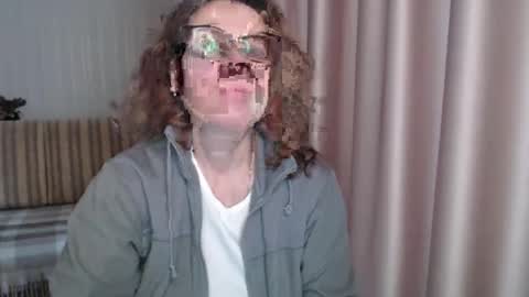 Lauraoven1 online show from February 5, 2025, 7:50 am