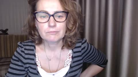 Lauraoven1 online show from February 12, 2025, 6:09 pm