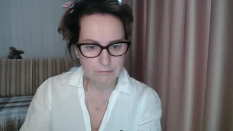 Lauraoven1 online show from February 25, 2025, 1:39 pm