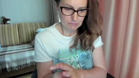Snapshot of lauraoven1 chatting on April 28, 2026, 8:08 am Lauraoven1 online show from April 28, 2026, 8:08 am