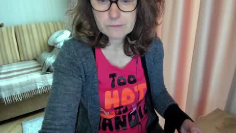 Snapshot of lauraoven1 chatting on May 14, 2026, 8:10 am Lauraoven1 online show from May 14, 2026, 8:10 am