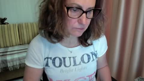 Snapshot of lauraoven1 chatting on May 28, 2026, 10:34 am Lauraoven1 online show from May 28, 2026, 10:34 am