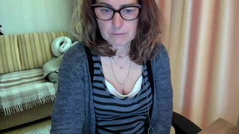 Snapshot of lauraoven1 chatting on June 3, 2026, 7:22 am Lauraoven1 online show from June 3, 2026, 7:22 am