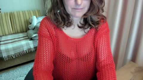 Lauraoven1 online show from June 16, 2026, 7:00 am