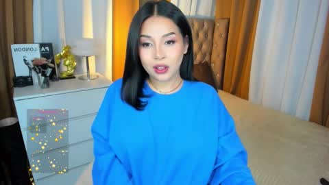 Your sweet Laura online show from October 12, 2025, 4:06 pm