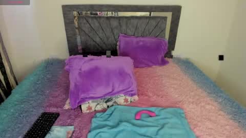 laurasofia01 online show from April 18, 2026, 7:58 pm