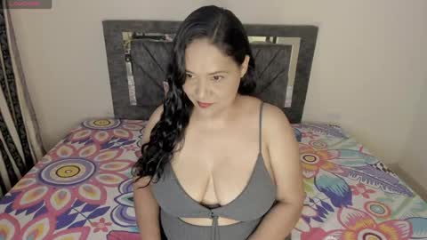Snapshot of laurasofia01 chatting on April 24, 2026, 11:18 pm laurasofia01 online show from April 24, 2026, 11:18 pm