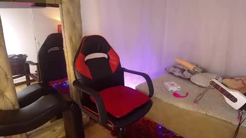 Laura Sofia online show from April 21, 2026, 6:20 am