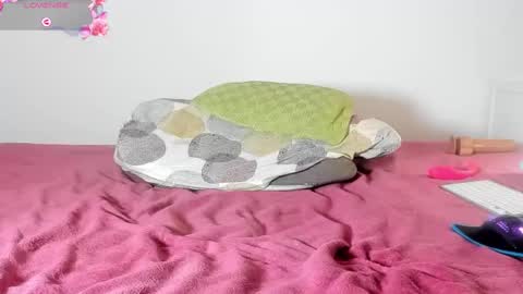 Laura Lara Sommer online show from February 11, 2025, 8:42 pm