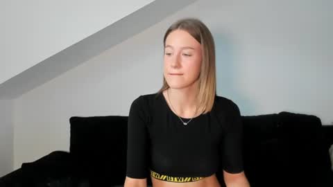 Laura Lara Sommer online show from July 22, 2026, 10:18 am