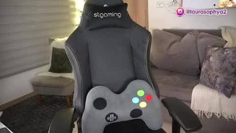 Laura online show from February 12, 2025, 2:03 am