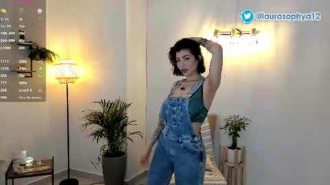 Snapshot of laurasophya chatting on June 25, 2026, 10:03 pm Laura online show from June 25, 2026, 10:03 pm