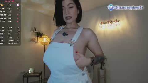 Snapshot of laurasophya chatting on July 1, 2026, 9:14 pm Laura online show from July 1, 2026, 9:14 pm