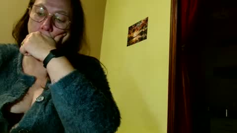 laureanne online show from December 5, 2024, 8:44 pm