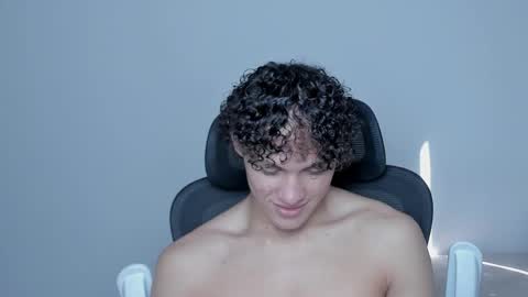 Laureent online show from October 27, 2025, 6:12 pm