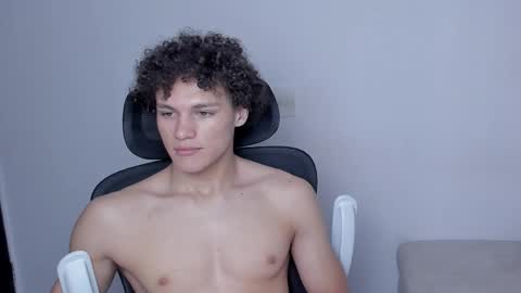 Laureent online show from November 22, 2025, 6:51 pm