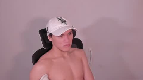 Snapshot of laureent__ chatting on April 30, 2026, 8:26 pm Laureent online show from April 30, 2026, 8:26 pm