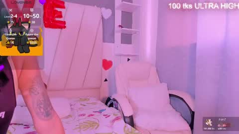 Laurem online show from March 6, 2025, 3:13 pm