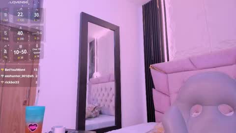 Laurem online show from September 17, 2025, 8:10 pm