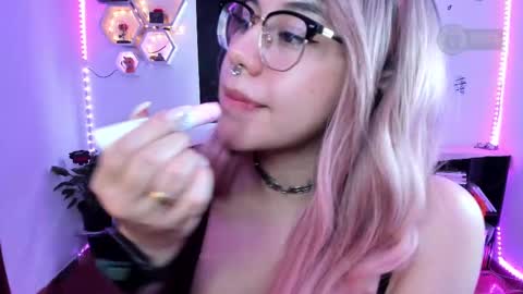  Im Lauren  independent model   online show from March 7, 2025, 1:29 pm