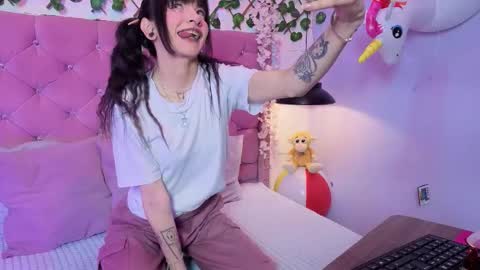 Lauren evans9 online show from February 26, 2026, 4:00 am