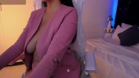 Lauren online show from February 6, 2025, 9:06 pm